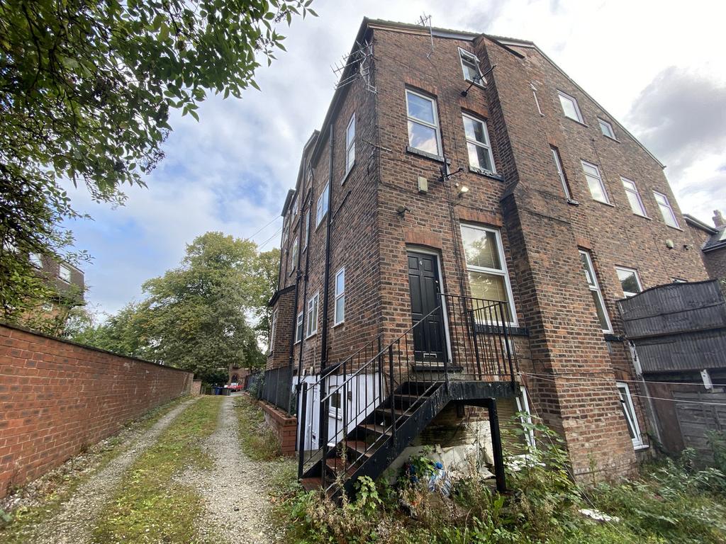 Urmston Lane, Manchester, M32 9EH 1 bed flat £595 pcm (£137 pw)