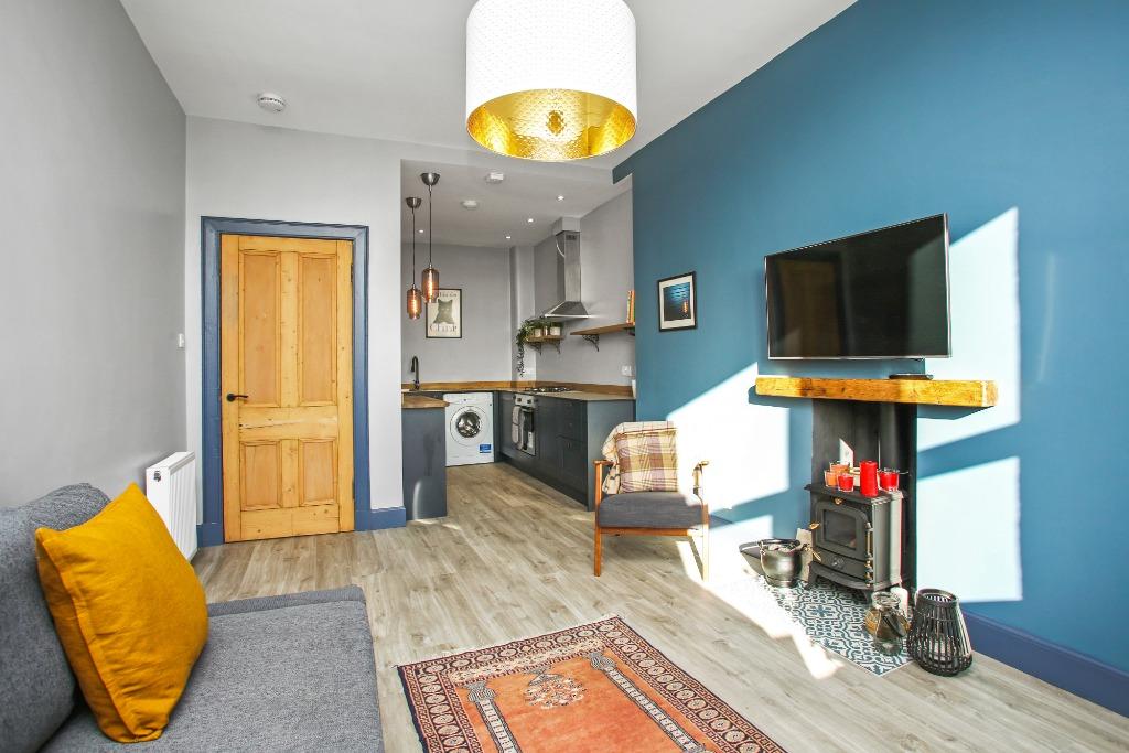 Kings Road, Portobello, Edinburgh, EH15 2 bed flat £185,000