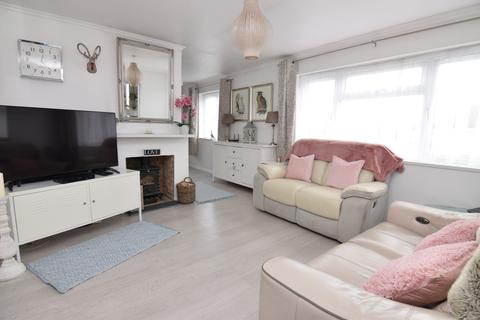 2 Downs View Close, Haxton, Salisbury, SP4 9PS
