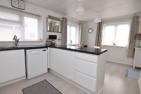 2 Downs View Close, Haxton, Salisbury, SP4 9PS