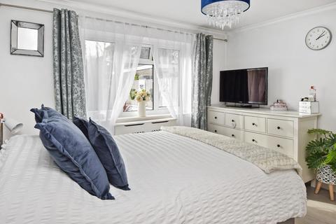 2 Downs View Close, Haxton, Salisbury, SP4 9PS