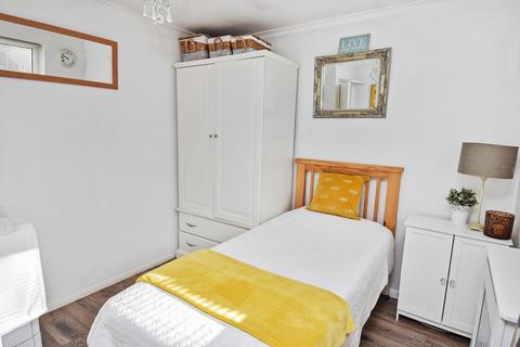 2 Downs View Close, Haxton, Salisbury, SP4 9PS