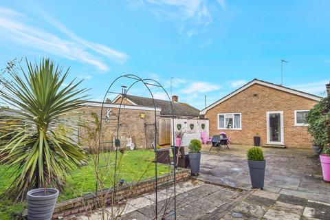 2 Downs View Close, Haxton, Salisbury, SP4 9PS