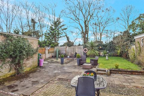 2 Downs View Close, Haxton, Salisbury, SP4 9PS
