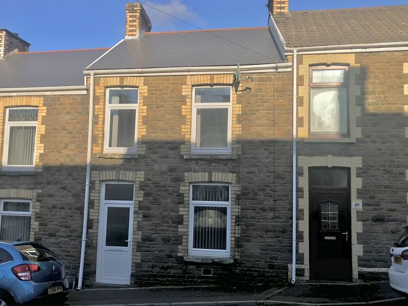 Lewis Road, Neath, Neath Port Talbot. 2 bed terraced house £550 pcm
