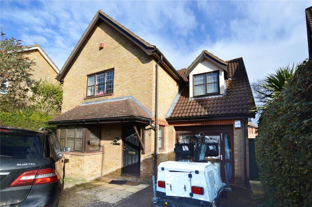 Redwood Drive, Laindon, Basildon, SS15 3 bed detached house £425,000