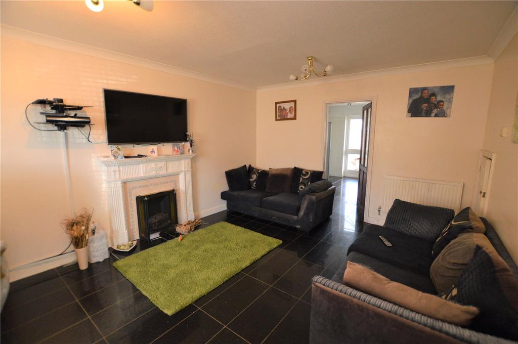 Redwood Drive, Laindon, Basildon, SS15 3 bed detached house £425,000