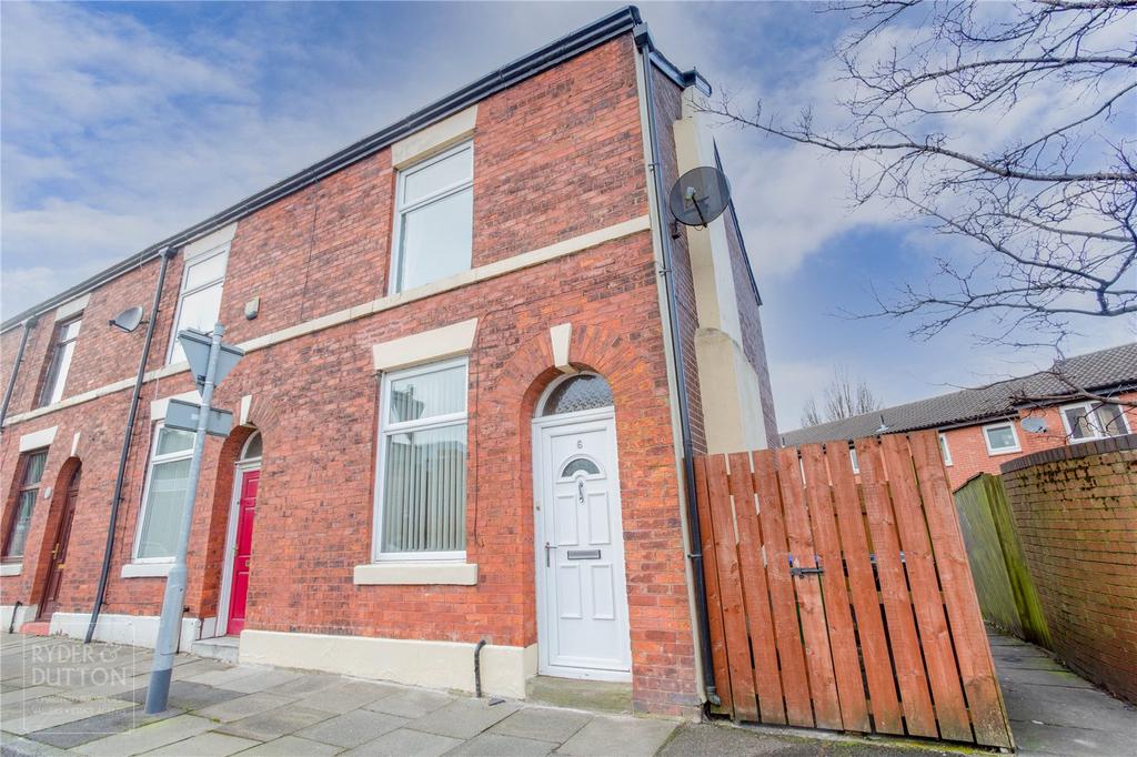 Bury Old Road, Heywood, OL10 2 bed end of terrace house £110,000