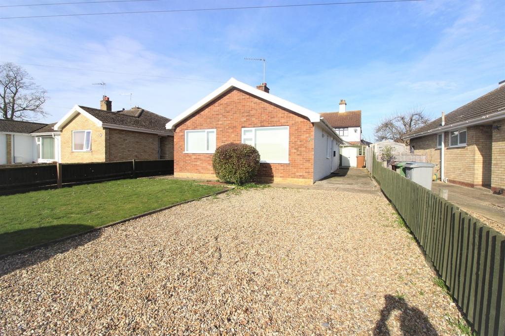 St Edmunds Road, Acle, Norwich, NR13 3 bed detached bungalow £260,000