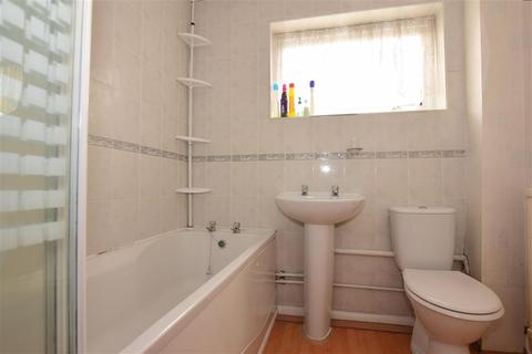 2 Abbots Field, Gravesend, DA12 5JA