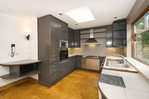 23 Wessex Gardens, London, NW11 9RS