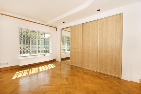 23 Wessex Gardens, London, NW11 9RS