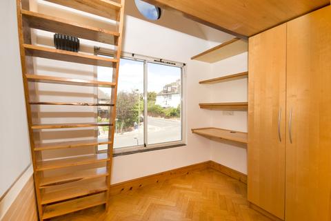23 Wessex Gardens, London, NW11 9RS