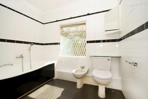 23 Wessex Gardens, London, NW11 9RS