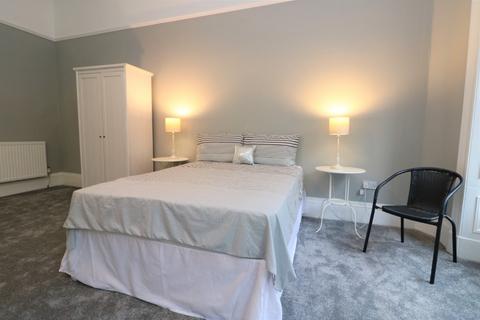 4 bedroom flat to rent, Roxburgh Street, Hillhead, Glasgow, G12