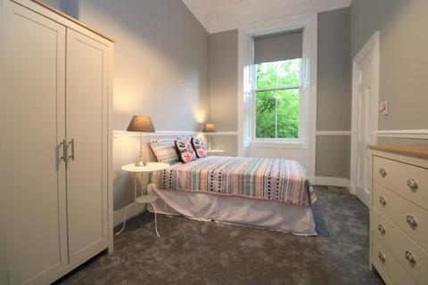 4 bedroom flat to rent, Roxburgh Street, Hillhead, Glasgow, G12