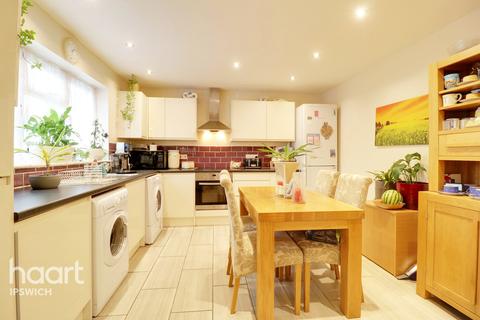 1 Canterbury Close, Ipswich, IP2 9YH