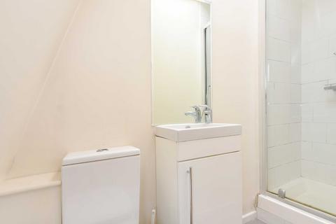 Studio to rent, Colas Mews, Kilburn, London, NW6