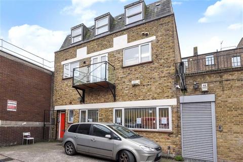 Studio to rent, Colas Mews, Kilburn, London, NW6