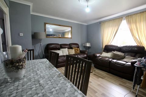 49 Reynolds Court, Romford, RM6 5PJ