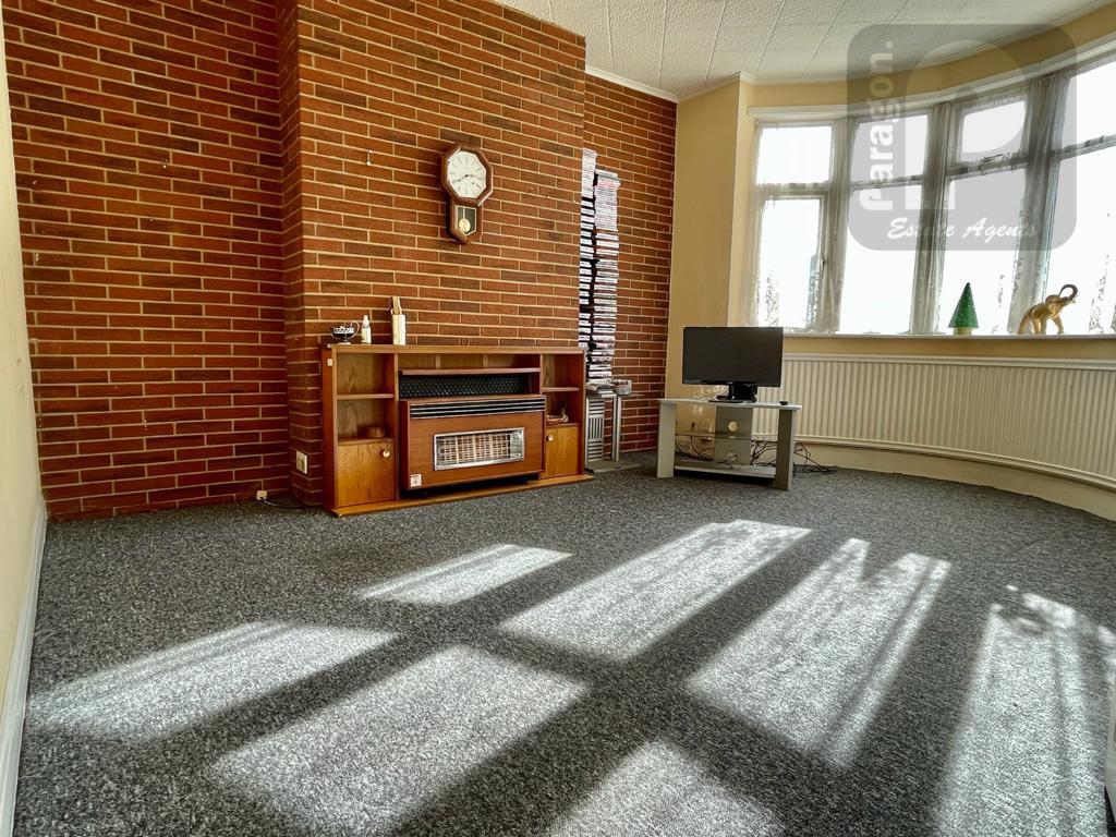 Dunster Drive, Kingsbury, London, NW9 3 bed terraced house £535,000