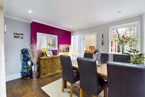 255 Staines Road, Wraysbury, Staines, TW19 5AJ
