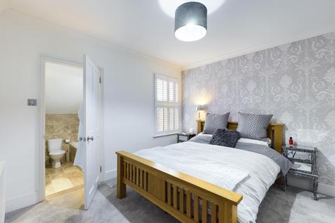 255 Staines Road, Wraysbury, Staines, TW19 5AJ