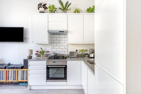 Flat 2, 7 Rockmount Road, London, SE19 3SZ