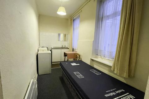 Studio to rent, Sussex Gardens, Paddington, London, London  W2