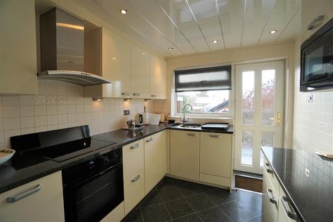 2 Burlington Grove, Sheffield, S17 3PH