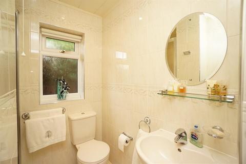 2 Burlington Grove, Sheffield, S17 3PH