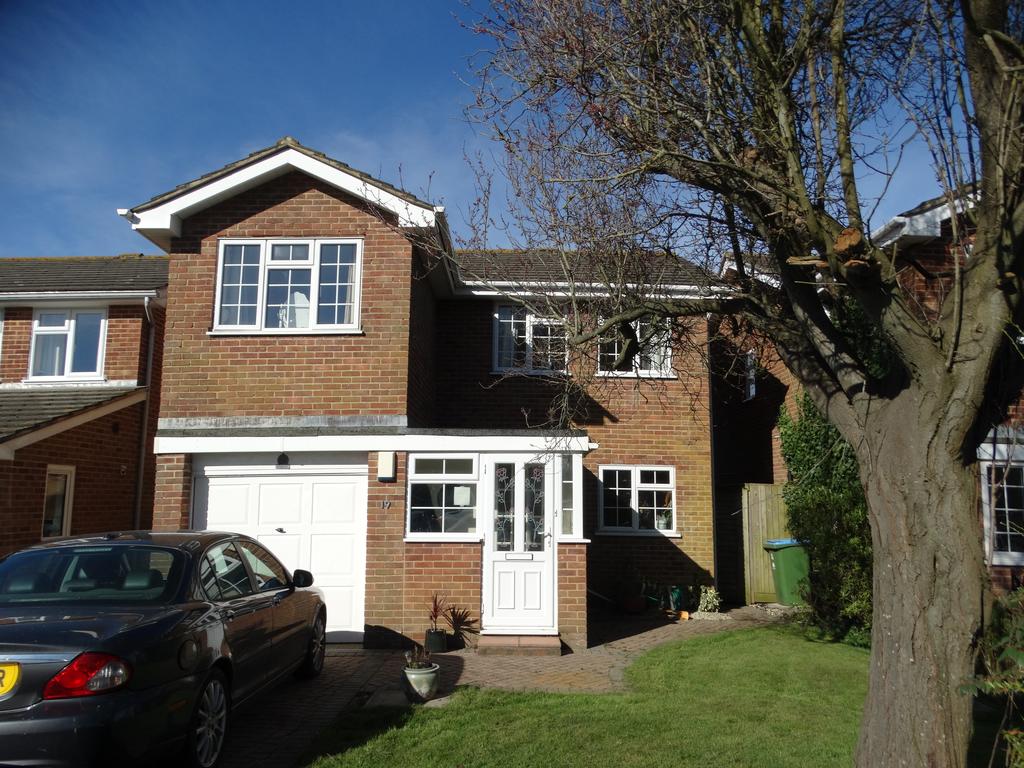 Cherry Avenue, Yapton 4 bed detached house £1,400 pcm (£323 pw)