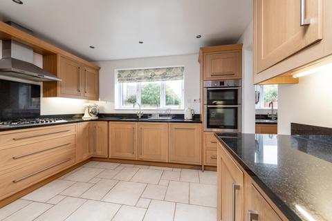 1 Chedworth Drive, Witney, OX28 5FS