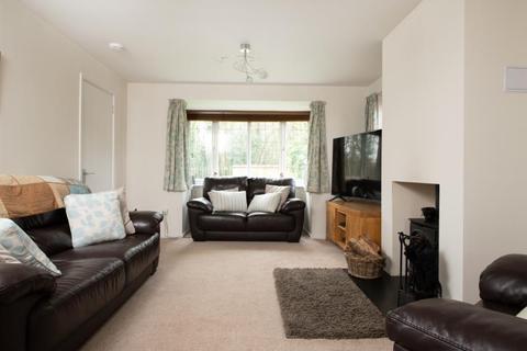1 Chedworth Drive, Witney, OX28 5FS