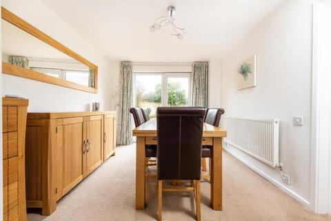 1 Chedworth Drive, Witney, OX28 5FS
