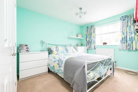 1 Chedworth Drive, Witney, OX28 5FS