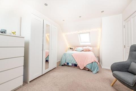 1 Chedworth Drive, Witney, OX28 5FS
