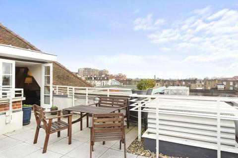14 Ravenscourt Gardens, London, W6 0TU