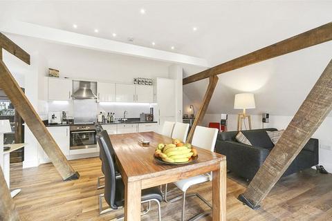 14 Ravenscourt Gardens, London, W6 0TU