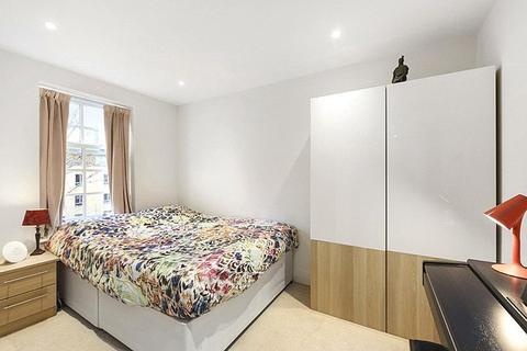 14 Ravenscourt Gardens, London, W6 0TU