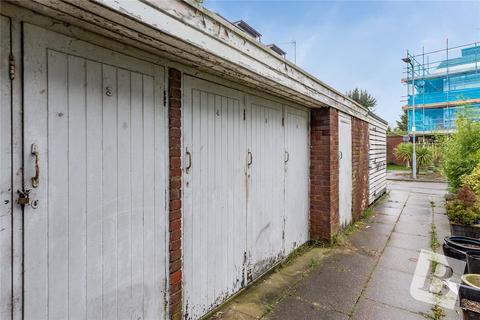 139 Shepherds Close, Romford, RM6 5AJ