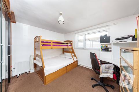 139 Shepherds Close, Romford, RM6 5AJ