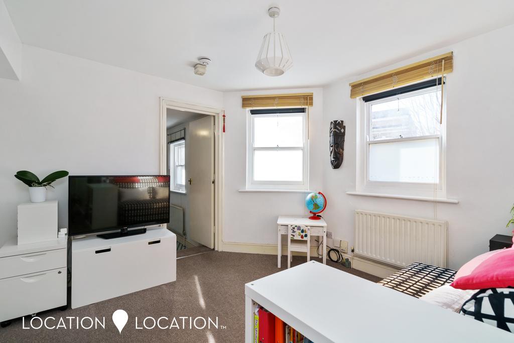 Brooke Road, N16 1 bed flat £300,000