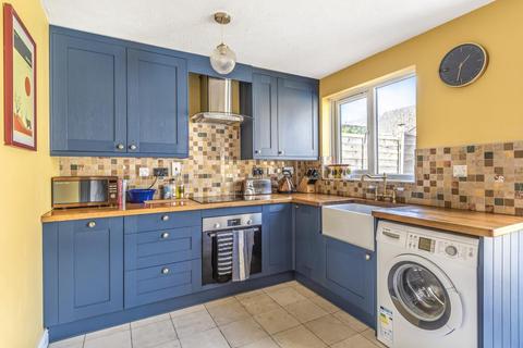 12 Lyneham Close, Witney, OX28 5BS