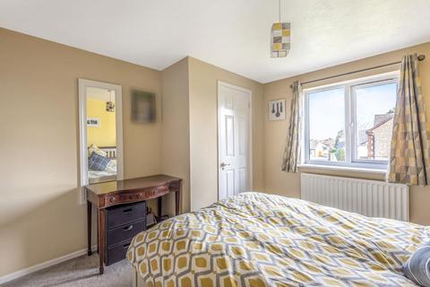 12 Lyneham Close, Witney, OX28 5BS