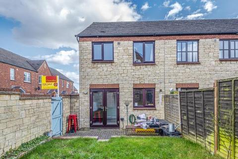 12 Lyneham Close, Witney, OX28 5BS