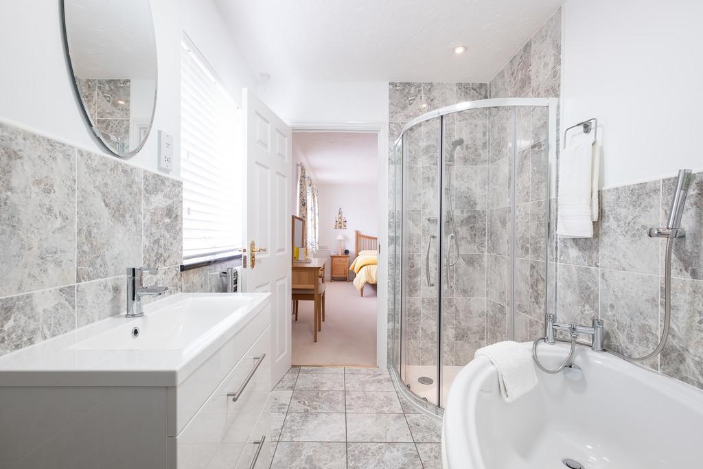 Ensuite to master bedroom