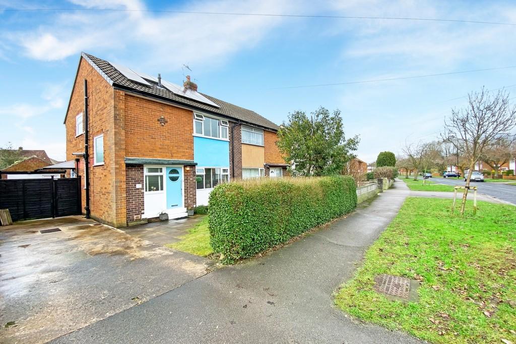 Woodfield Road, Harrogate 4 bed semidetached house £300,000