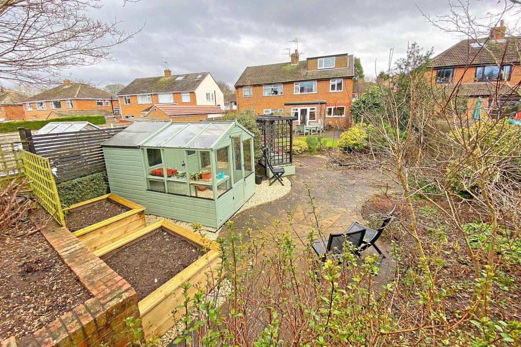 Woodfield Road, Harrogate 4 bed semidetached house £300,000