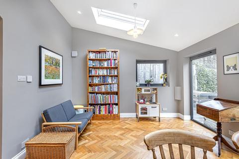 14 Milestone Road, London, SE19 2LL